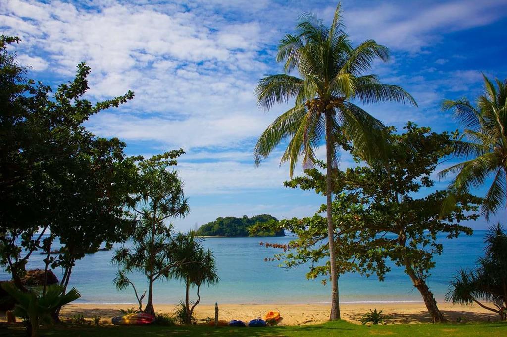 Kohjum Freedom Resort Koh Jum Dış mekan fotoğraf