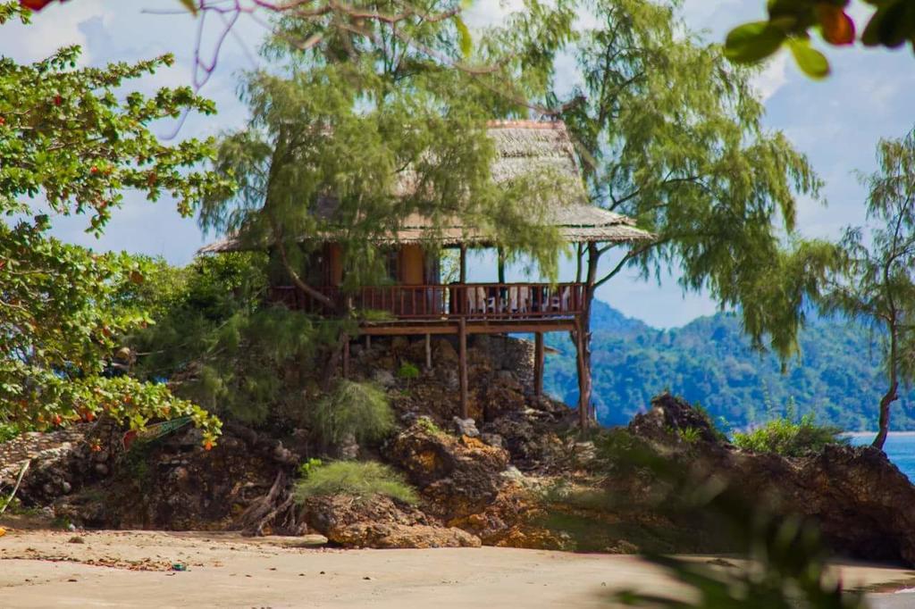 Kohjum Freedom Resort Koh Jum Dış mekan fotoğraf