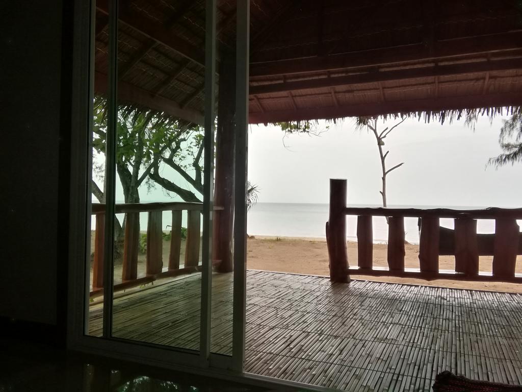 Kohjum Freedom Resort Koh Jum Dış mekan fotoğraf