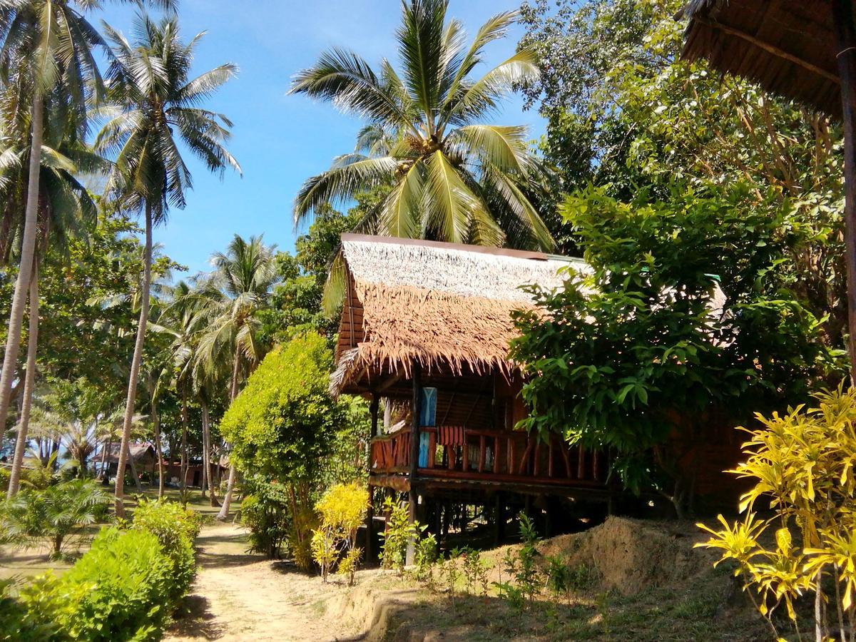 Kohjum Freedom Resort Koh Jum Dış mekan fotoğraf