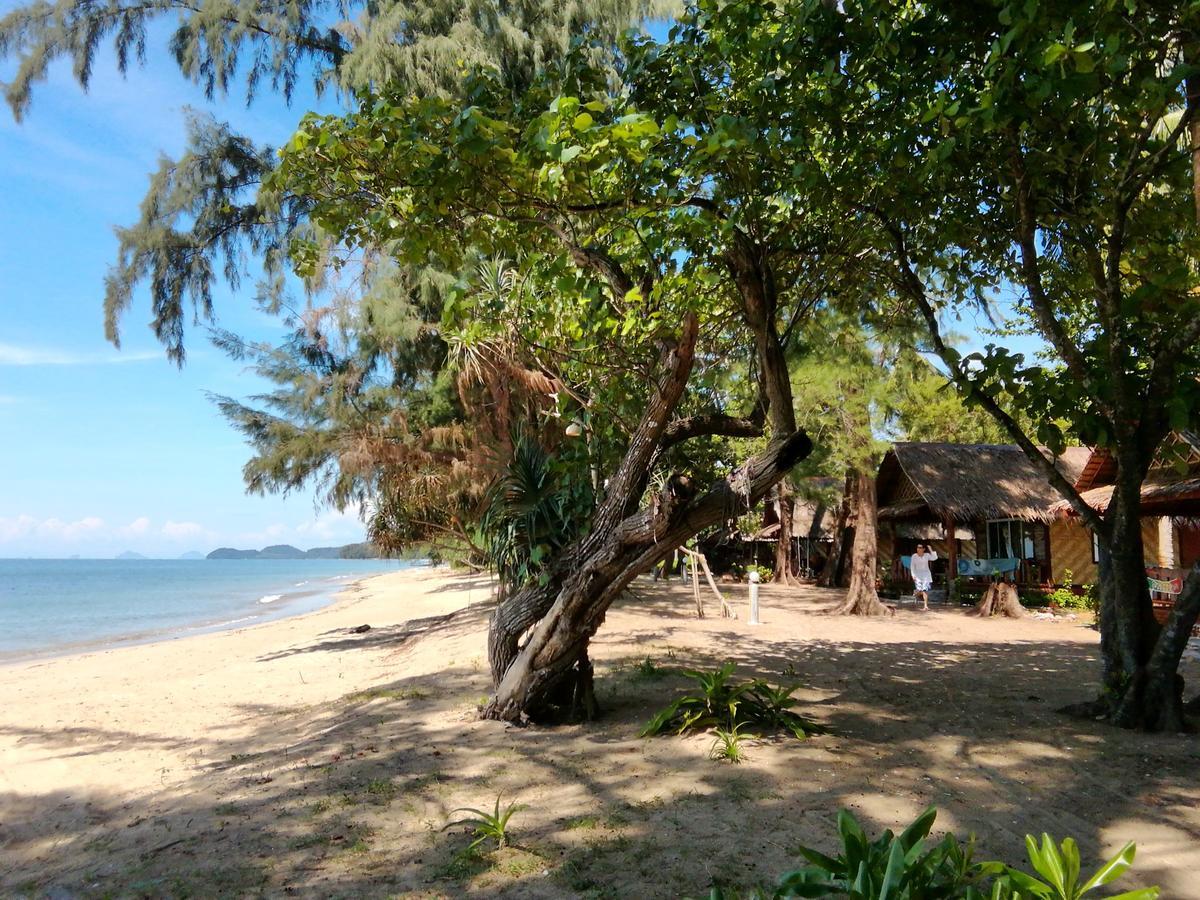 Kohjum Freedom Resort Koh Jum Dış mekan fotoğraf