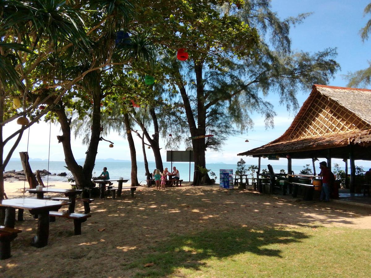 Kohjum Freedom Resort Koh Jum Dış mekan fotoğraf