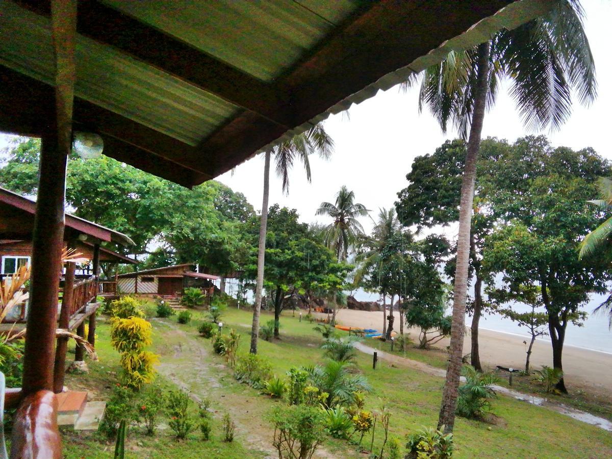 Kohjum Freedom Resort Koh Jum Dış mekan fotoğraf