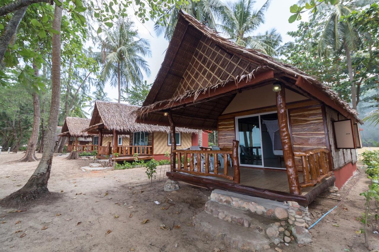 Kohjum Freedom Resort Koh Jum Dış mekan fotoğraf