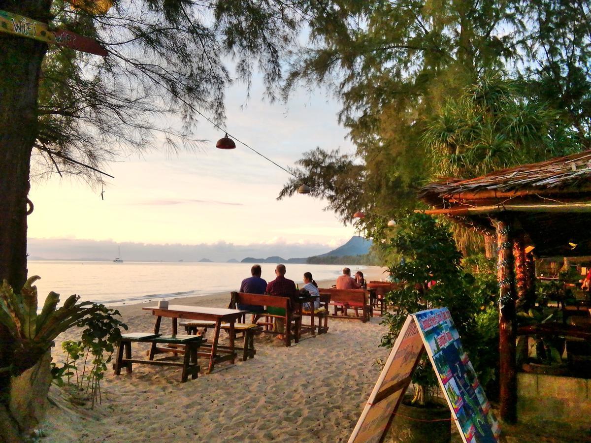 Kohjum Freedom Resort Koh Jum Dış mekan fotoğraf