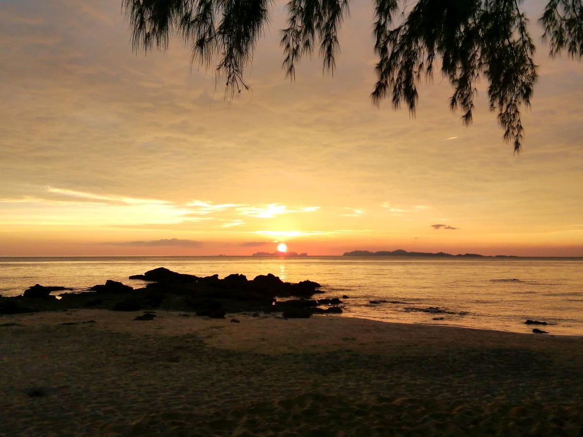 Kohjum Freedom Resort Koh Jum Dış mekan fotoğraf