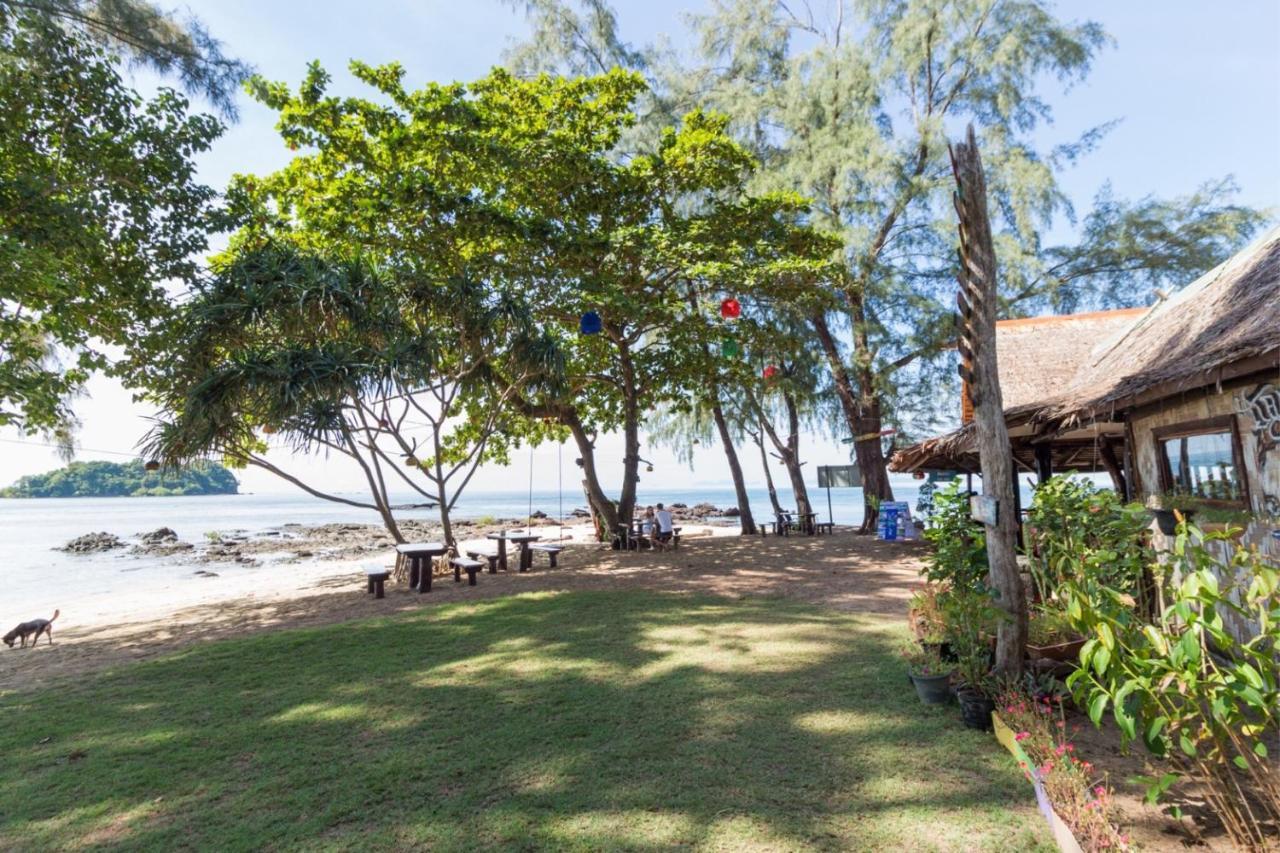 Kohjum Freedom Resort Koh Jum Dış mekan fotoğraf